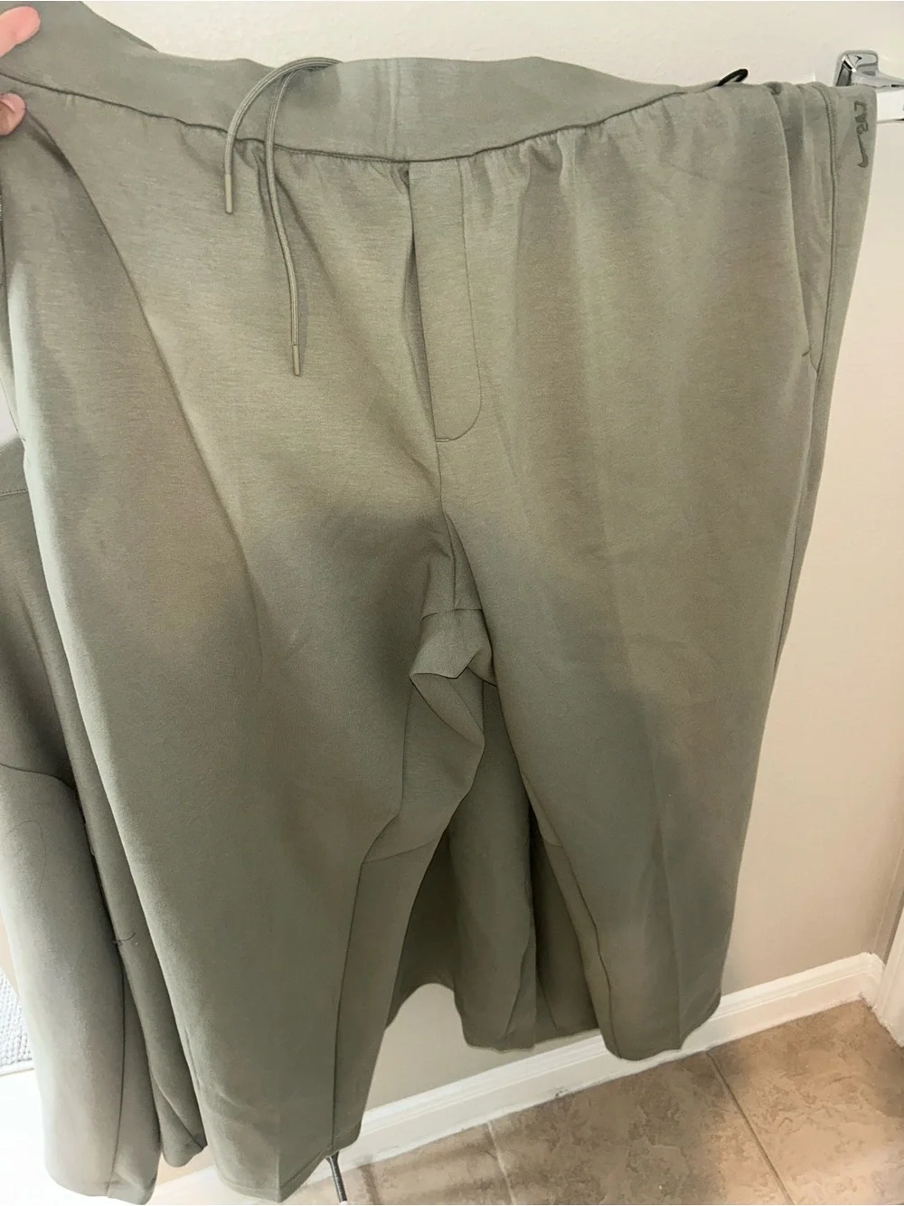 Nike Men's Light Army Green Athletic Jogger Pants